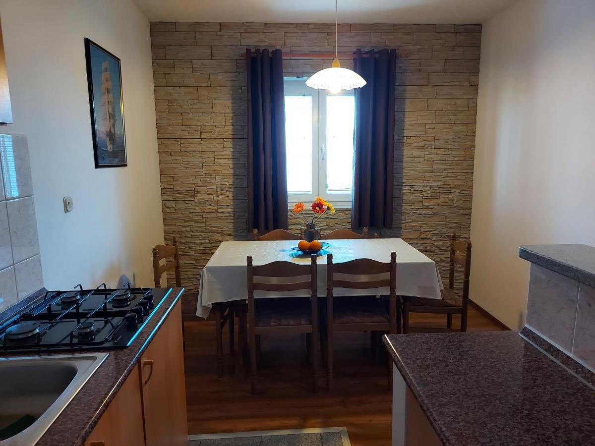 Apartmani Tatjana Okrug Gornji Kültér fotó
